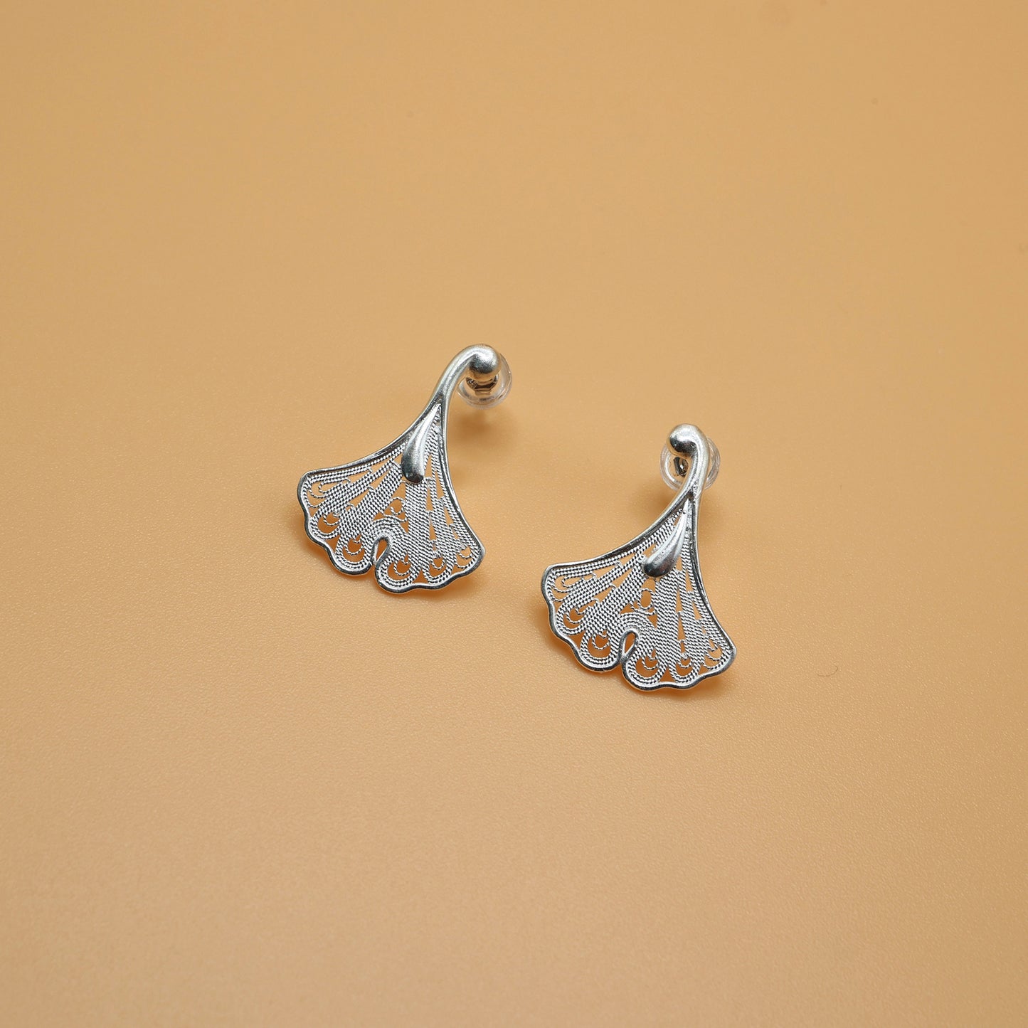 Ginkgo Leaf Studs