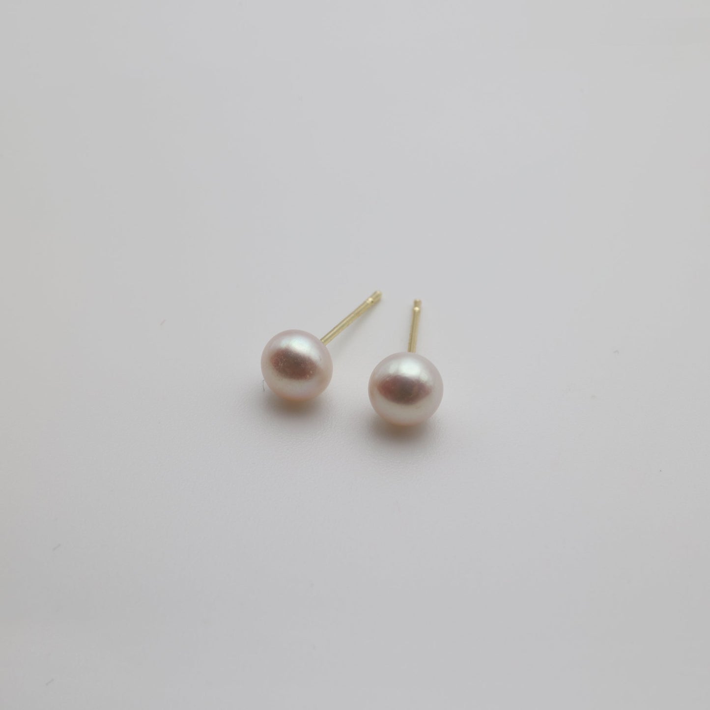 Freshwater pearls Studs